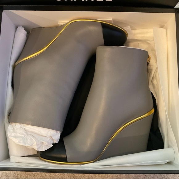 22B Chanel Wedge Ankle Boots - Picture 3 of 15